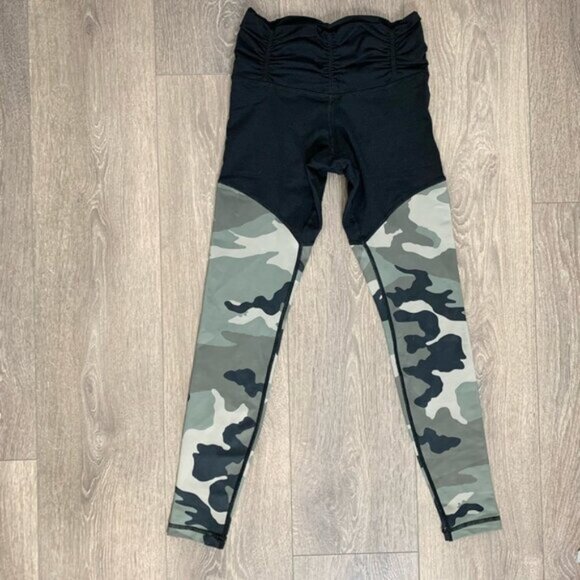 Carbon38 Echo Leggings Hero Collection Ruched Black Camo High Rise Waist Size XS - Picture 4 of 12